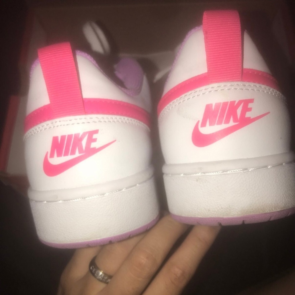 Nike shoes - Picture 2 of 8
